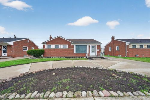 28901 W Chicago St, Livonia, MI, 48150-3189 | Card Image