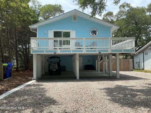 135 Nw 3rd St, Oak Island, NC, 28465-6810 | Card Image