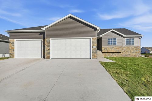 4048 Northview Dr, Grand Island, NE, 68803-3832 | Card Image