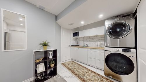 5a-81 Northern Heights Dr, Richmond Hill, ON, L4B4C9 | Card Image