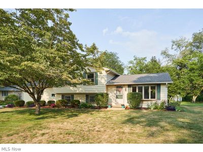 Tri-level home featuring a front yard | Image 1