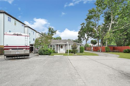 2302 Hoskins Dr, Houston, TX, 77080-5426 | Card Image