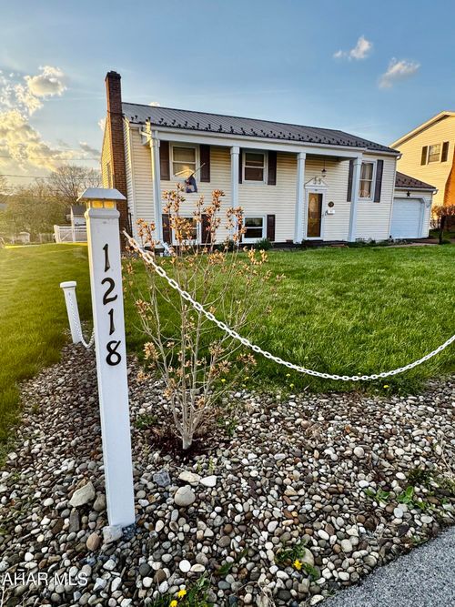 1218 Monroe Ave, Altoona, PA, 16602-6006 | Card Image