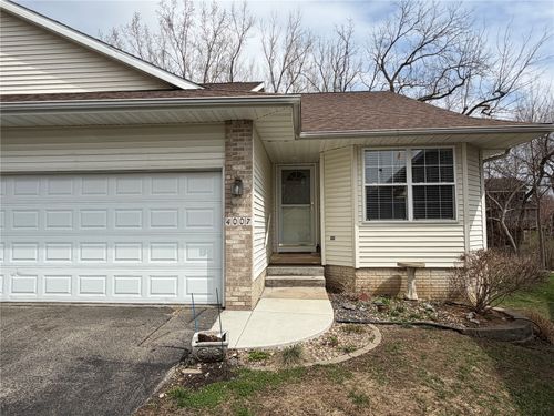 4007 Treeline Ct Ne, Cedar Rapids, IA, 52411-6522 | Card Image