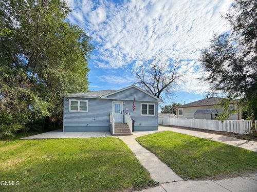 519 W Highland Drive, Williston, ND, 58801 | Card Image
