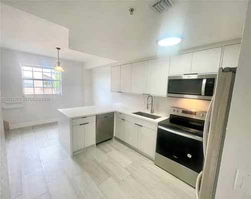 a212-77 E 4th St, Hialeah, FL, 33010-6240 | Card Image