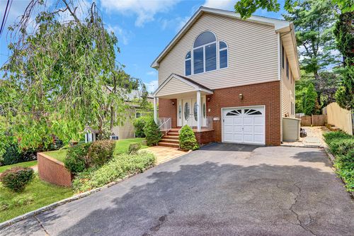 17 Singworth St, Oyster Bay, NY, 11771-3703 | Card Image