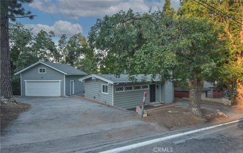 30607 Live Oak Dr, Running Springs, CA, 92382-7475 | Card Image