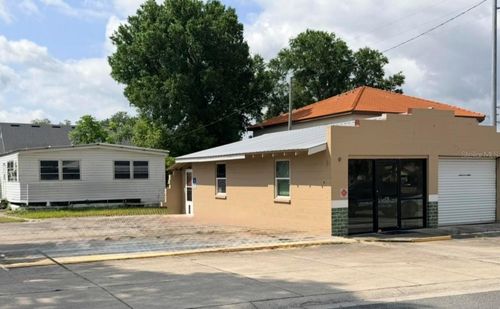 124 W Lemon St, Lady Lake, FL, 32159-3854 | Card Image