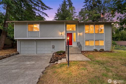 611 Cougar St Se, Olympia, WA, 98503-6753 | Card Image