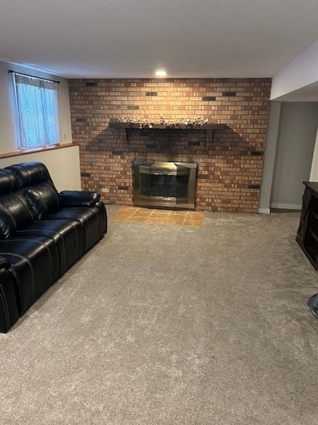 647 Erickson Dr S, House other with 3 bedrooms, 3 bathrooms and 2 parking in Princeton IL | Image 5