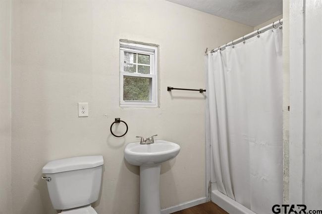 815 Bert St, House other with 5 bedrooms, 2 bathrooms and null parking in Daingerfield TX | Image 17