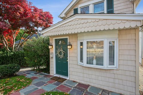 74 Davis St, Locust Valley, NY, 11560-1808 | Card Image