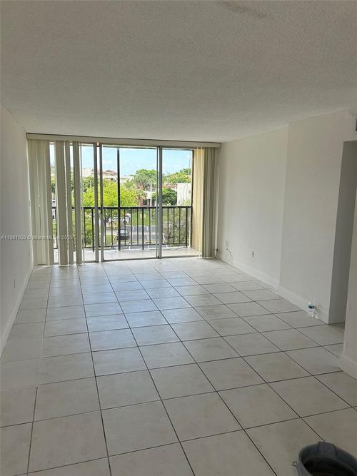 apt-401-8840 Fontainebleau Blvd, Miami, FL, 33172-6426 | Card Image