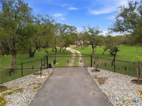 561 County Road 785, Natalia, TX, 78059-2062 | Card Image