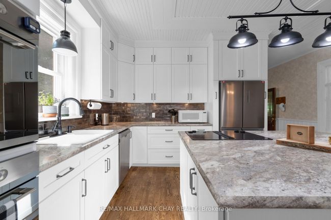 4950 Penetanguishene Rd, House other with 4 bedrooms, 3 bathrooms and 10 parking in Hillsdale ON | Image 14