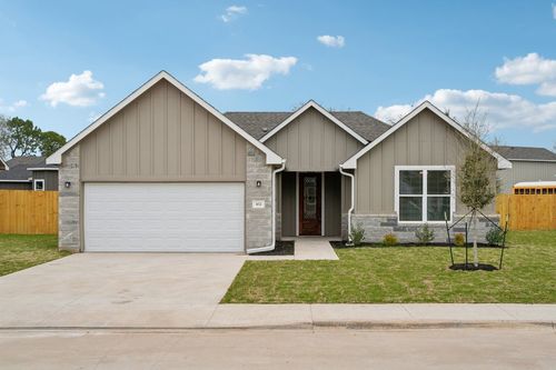 102 Callie St, Smithville, TX, 78957-2567 | Card Image