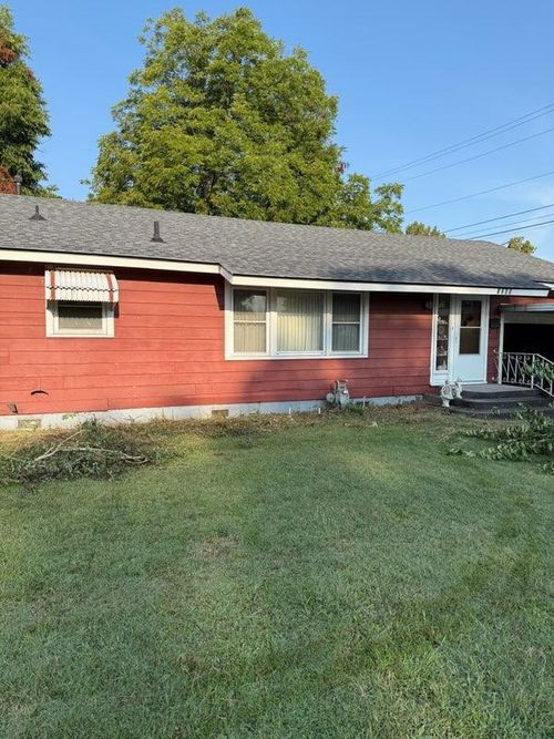 1209 B St Nw, Miami, OK, 74354-3211 | Card Image