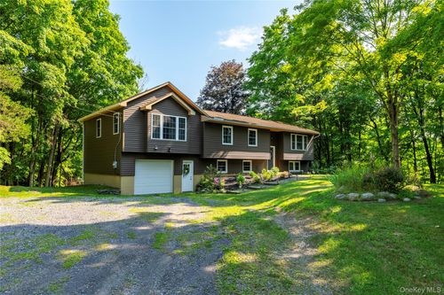 71 W Pine Road, Hyde Park, NY, 12580 | Card Image