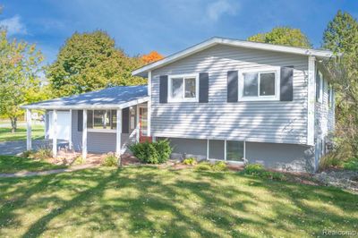 5252 Maple Avenue, Home with 3 bedrooms, 1 bathrooms and null parking in Swartz Creek MI | Image 2