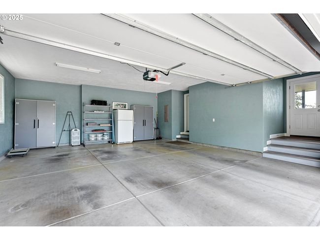 380 Mountaingate Dr, House other with 3 bedrooms, 3 bathrooms and 3 parking in Springfield OR | Image 35