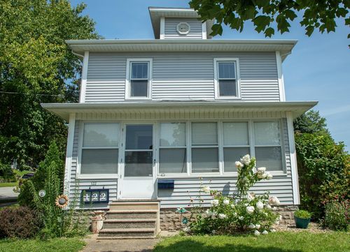 122 7th St Ne, Waverly, IA, 50677-1744 | Card Image