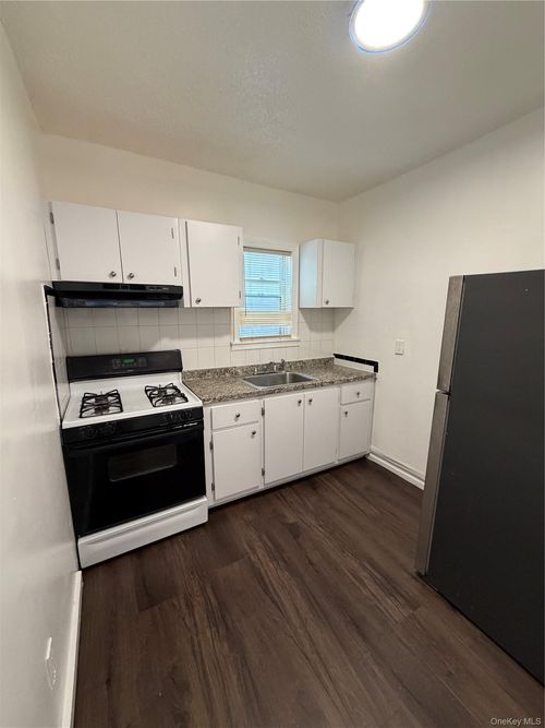 513 Chestnut St, Brooklyn, NY, 11208-2654 | Card Image