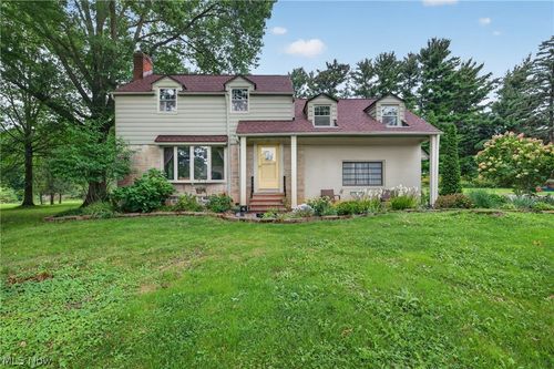 28049 Emery Rd, Chagrin Falls, OH, 44022 | Card Image