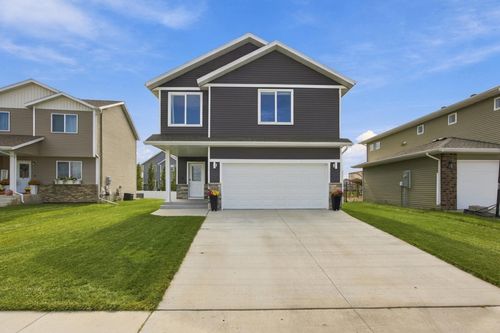 781 Albert Dr W, West Fargo, ND, 58078-8525 | Card Image