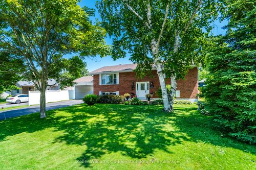 12 Benson St, Penetanguishene, ON, L9M1P4 | Card Image