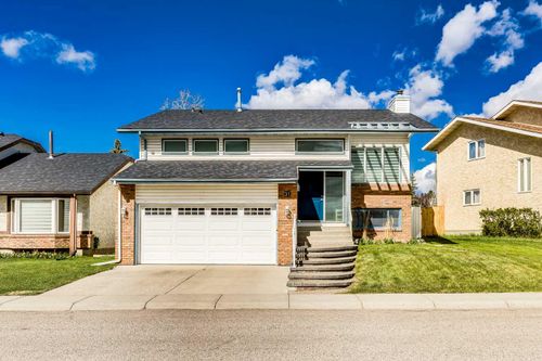 31 Woodmont Way Sw, Calgary, AB, T2W4L7 | Card Image