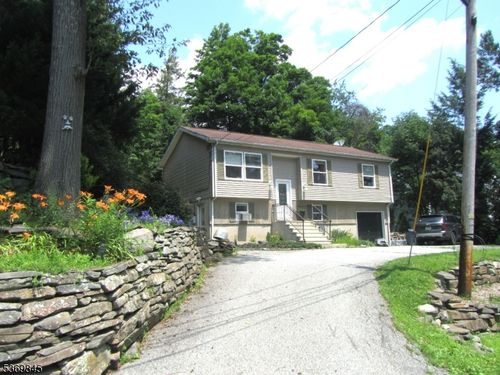 230 Point Breeze Dr, Hewitt, NJ, 07421-1802 | Card Image
