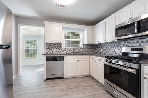 5527 Jessamine St, Houston, TX, 77081-6623 | Card Image