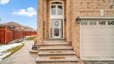 6 Daisy Crt, House other with 3 bedrooms, 3 bathrooms and 6 parking in Brampton ON | Image 2