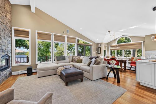 31 Colony Rd, Edgewater, NJ, 07020-1505 | Card Image
