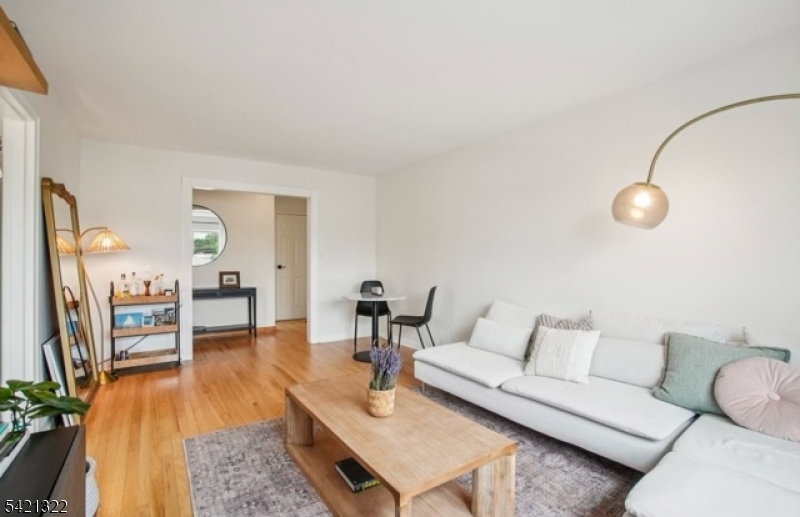 Residential Lease in Belleville Twp. 2