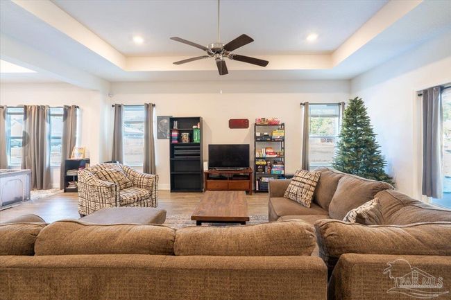 8177 Majestic Cypress Dr, House other with 4 bedrooms, 4 bathrooms and 4 parking in Milton FL | Image 17