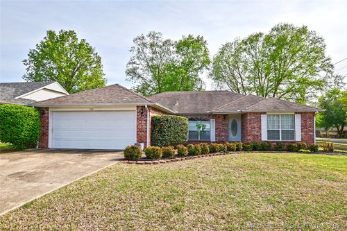 500 Quail Ridge Dr, Tahlequah, OK, 74464-5509 | Card Image