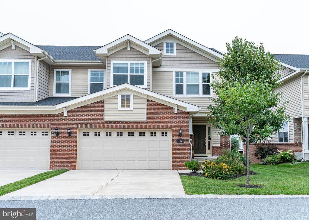 Elton Farm Cir, Glen Mills, PA 19342