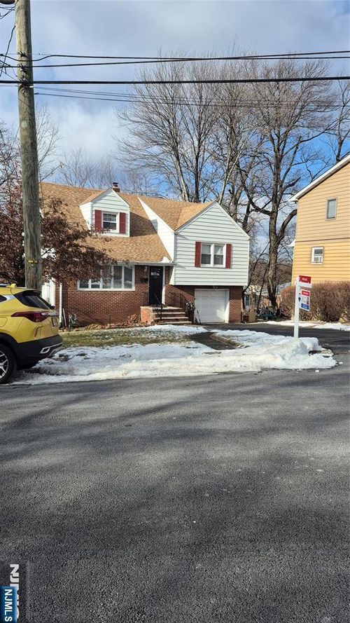 525 Chestnut St, Ridgefield, NJ, 07657-1810 | Card Image