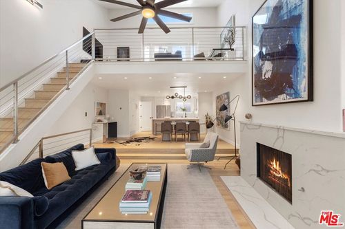 2108 Neilson Way, Santa Monica, CA, 90405-2203 | Card Image