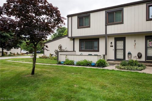 11657 Harbour Light Dr, North Royalton, OH, 44133-2682 | Card Image