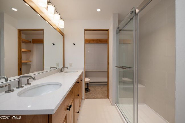 222 - 684 W Lionshead Cir, Condo with 5 bedrooms, 6 bathrooms and 2 parking in Vail CO | Image 9