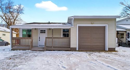 5579 Chagrin Dr, Mentor-On-The-Lake, OH, 44060-2609 | Card Image