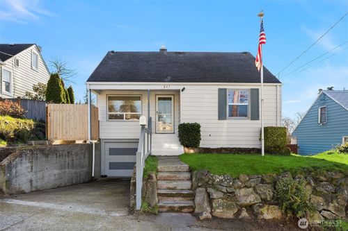 347 Nw 52nd St, Seattle, WA, 98107-3526 | Card Image