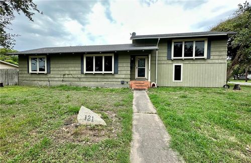 121 Georgia Pl, Portland, TX, 78374-1405 | Card Image