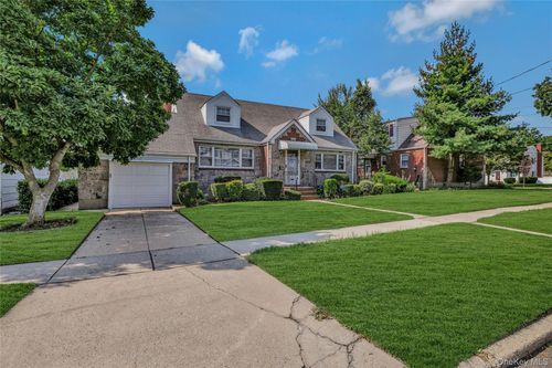 908 6th Ave, New Hyde Park, NY, 11040-5508 | Card Image