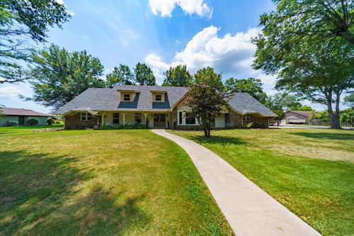 1302 Oliver St, Stuttgart, AR, 72160-6947 | Card Image