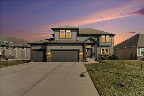 9111 Cleveland Ave, Kansas City, MO, 64156-7929 | Card Image