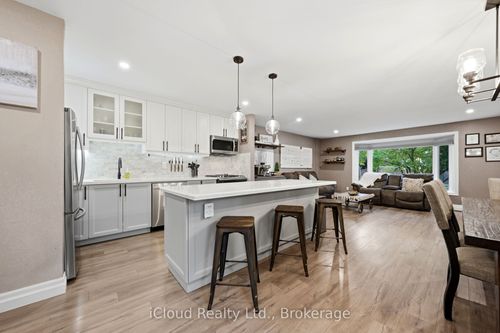 2324 Coldstream Dr, Burlington, ON, L7P3T3 | Card Image